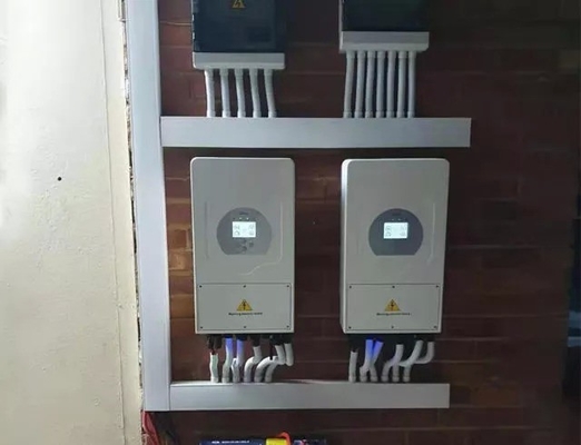EU 버전 3.6kw 5kw 8kw 10kw 단일 단계 2 Mppt 하이브리드 태양광 인버터